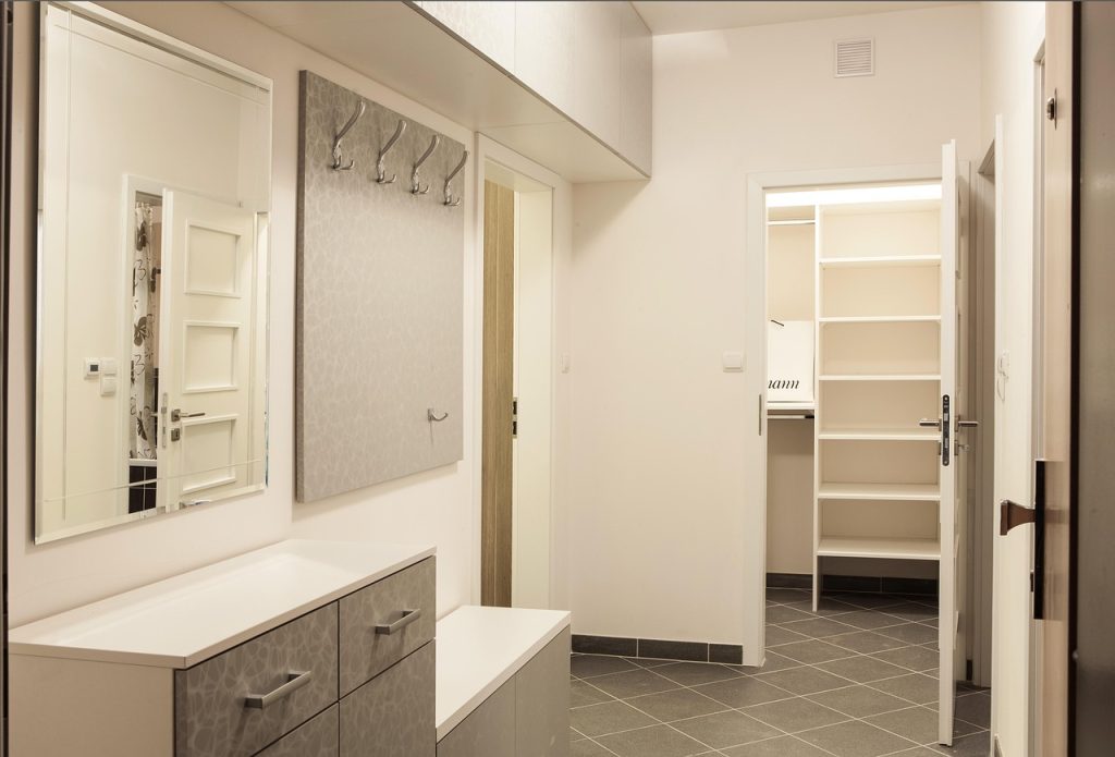 be, corridor, cabinet, peg, interior, cloakroom, corridor, corridor, cabinet, cabinet, cabinet, cabinet, cabinet, cloakroom, cloakroom-1230271.jpg